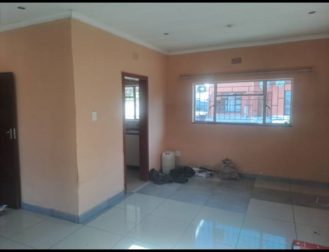 3 BEDROOM HOUSE FOR SALE IN OOS EINDE